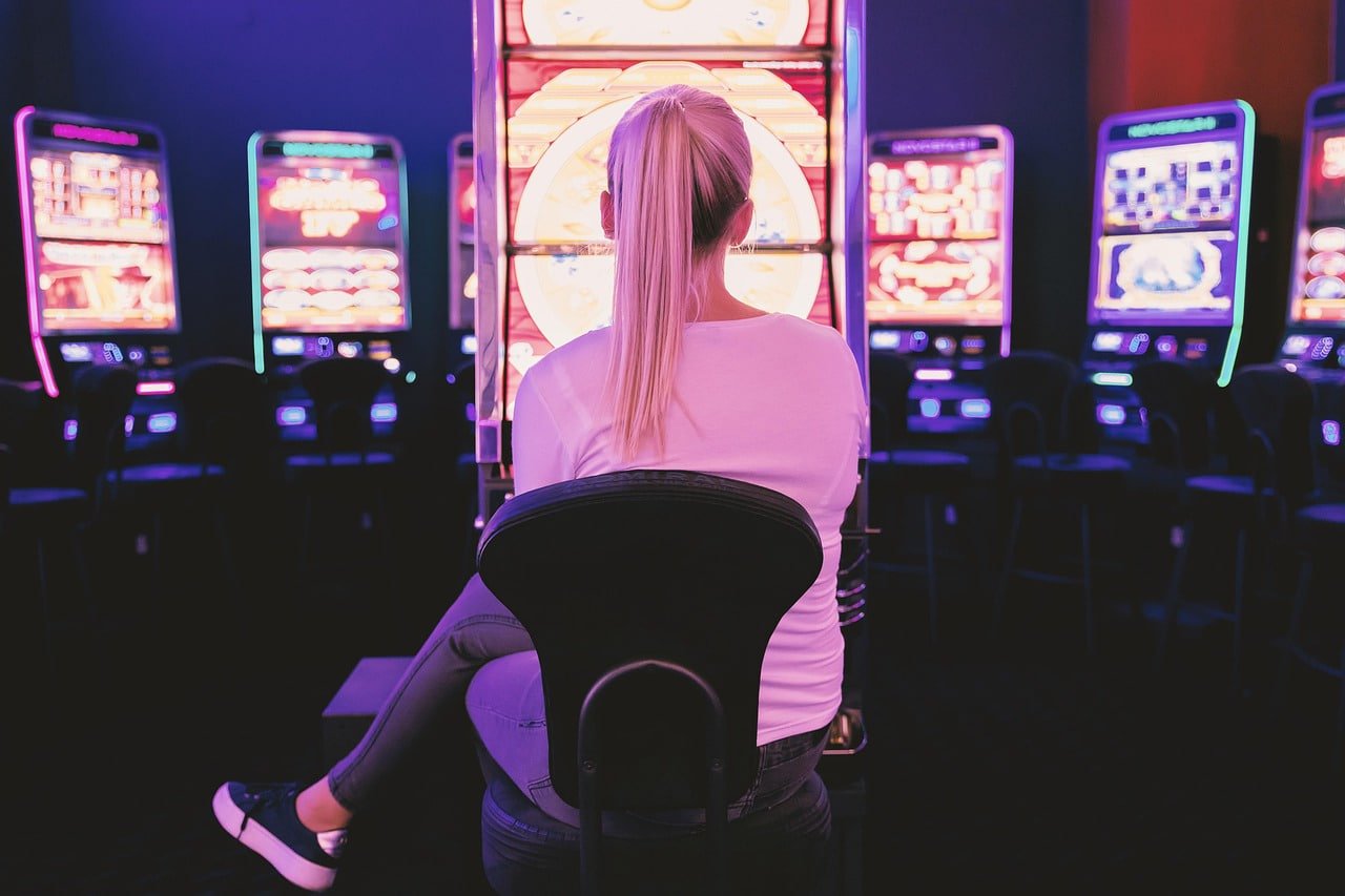 Sans88 live casino studio dealer profesional meja baccarat roulette streaming langsung
